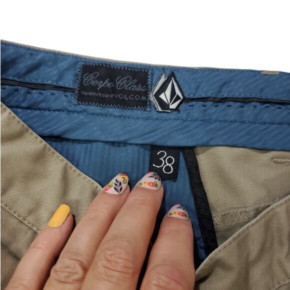 Volcom | Beige, Flat Front Skater Shorts | Size 38 - Picture 2 of 9
